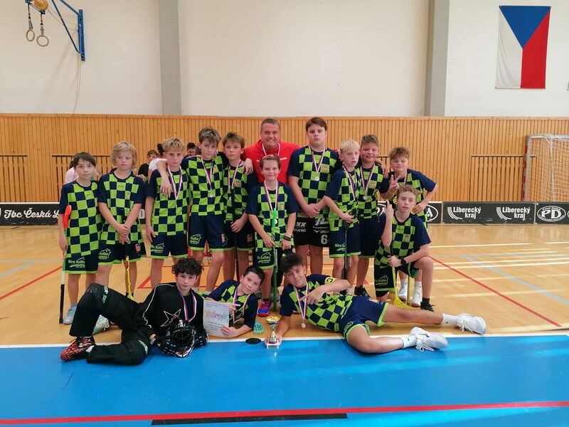 ŽÁCI 6.-7. TŘÍDY OKRESNÍM VÍCEMISTREM VE FLORBALU!