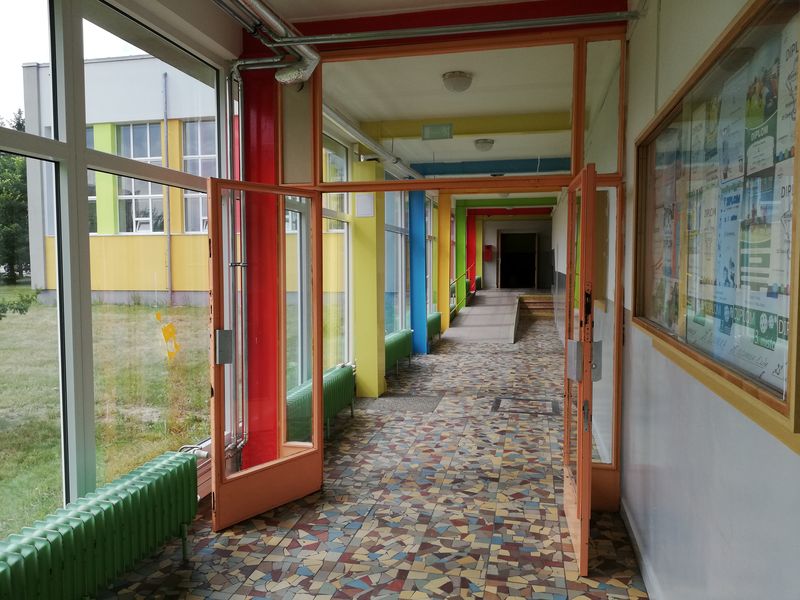 Stavební a malířské práce na škole během prázdnin