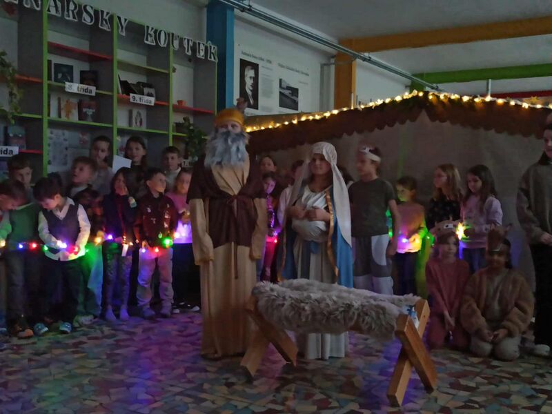 ŽIVÝ BETLÉM A ROZSVÍCENÍ STROMEČKU