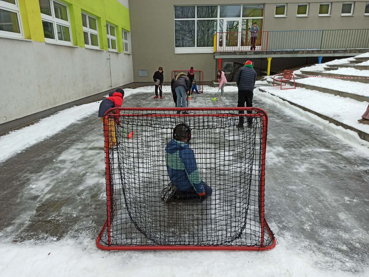 LEDOVÉ KLUZIŠTĚ V ATRIU ŠKOLY