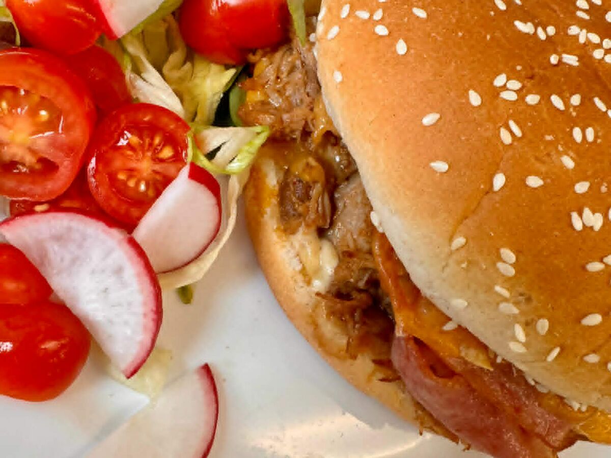 BURGEROVÝ DEN VE ŠKOLNÍ JÍDELNĚ