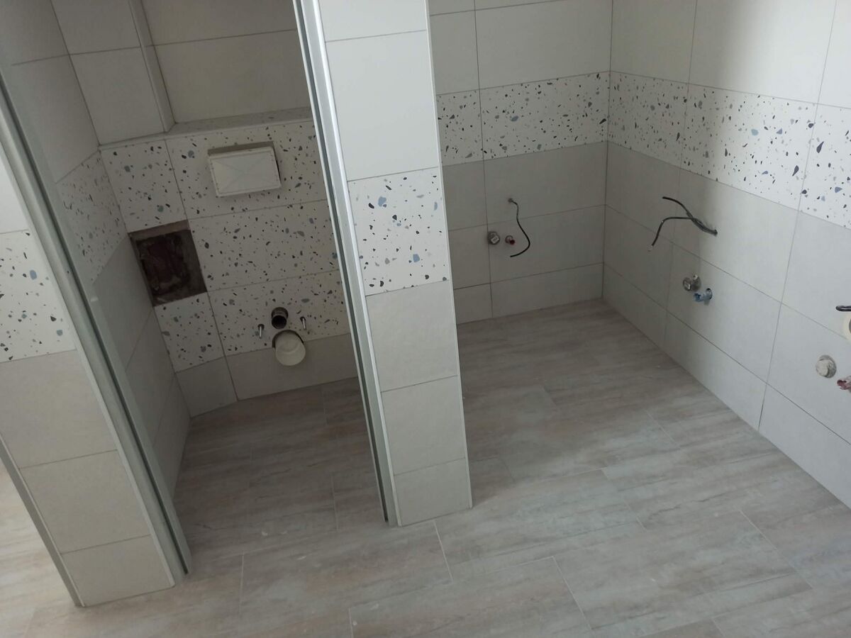 Rekonstrukce chlapeckých toalet finišuje..