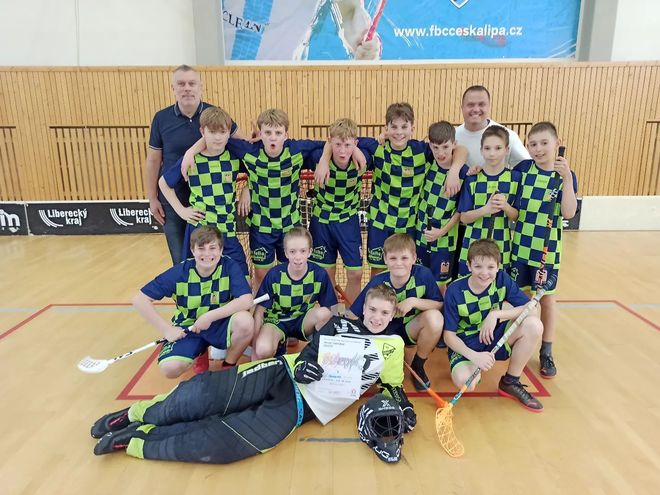 Žáci 6.-7. třídy OKRESNÍMI MISTRY ve florbalu!!