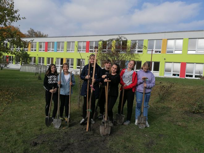 Žákovská rada a její dnešní sázení stromků