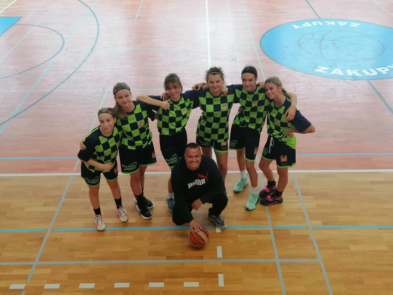 Basketbal dívek 8.-9. tříd - POSTUP DO KRAJE!!