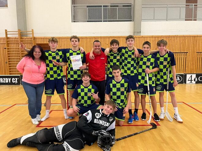 Žáci 8.-9. třídy triumfovali na Vánočním turnaji ve florbalu!