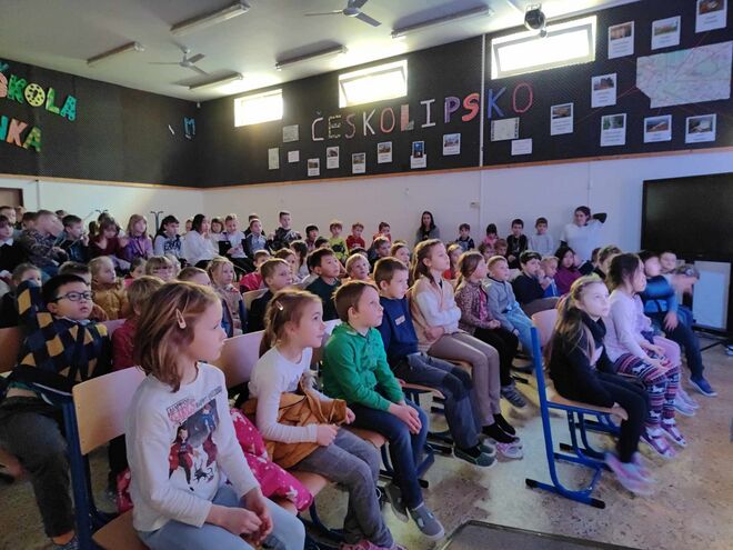 ŠKOLNÍ DRUŽINA a Vánoční zpívání s divadlem MATÝSEK