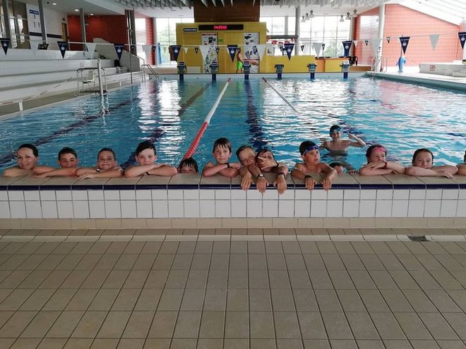 Školní klub v plaveckém bazénu