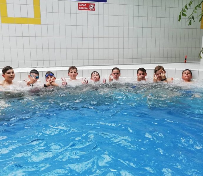 Školní klub v plaveckém bazénu