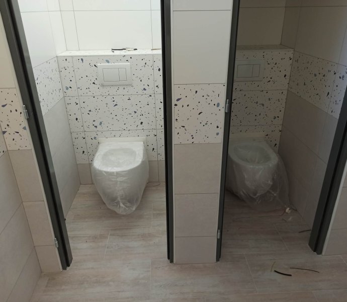 REKONSTRUKCE CHLAPECKÝCH TOALET se blíží ke svému konci
